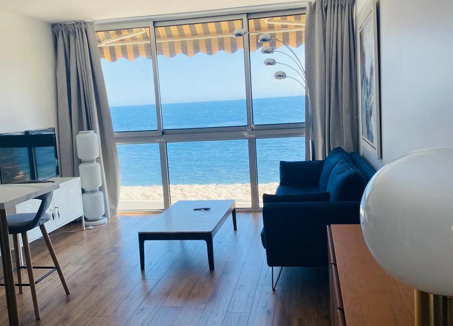 Au 526 Sur Mer 邦多勒